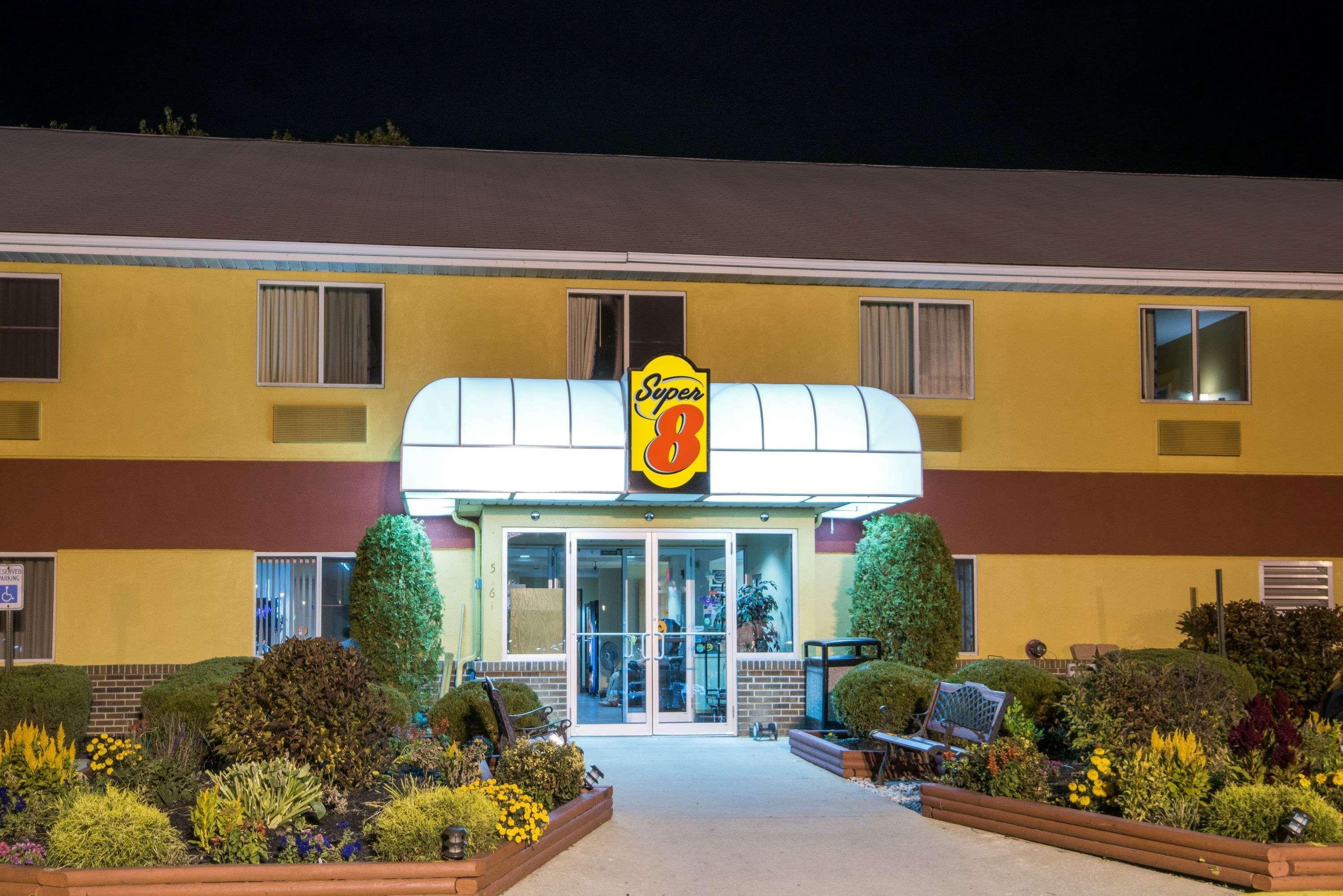 Super 8 By Wyndham Medina Hotell Exteriör bild